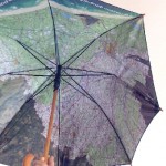 Si le mauvais temps se prolonge, n’oubliez pas d’emporter votre parapluie Pigma, qui vous permettra de vous abriter sous une carte de l’Aquitaine ! Déjà collector.